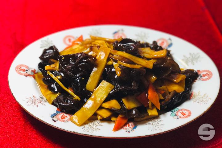 104. Nouilles sautées "Chou-min" - Chez Kuk