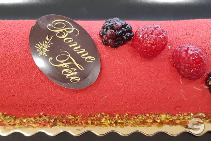 Raspberry Christmas Log - Food Leman Burger