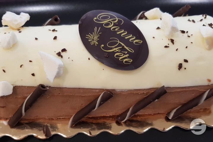 Chocolate Christmas Log - Food Leman Burger