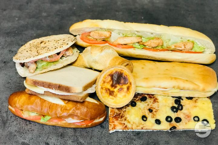 Raw Vegetable Baguette - Food Leman Boulangerie