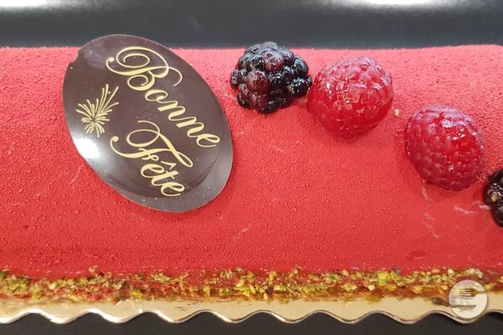 Raspberry Christmas Log - Food Leman Boulangerie