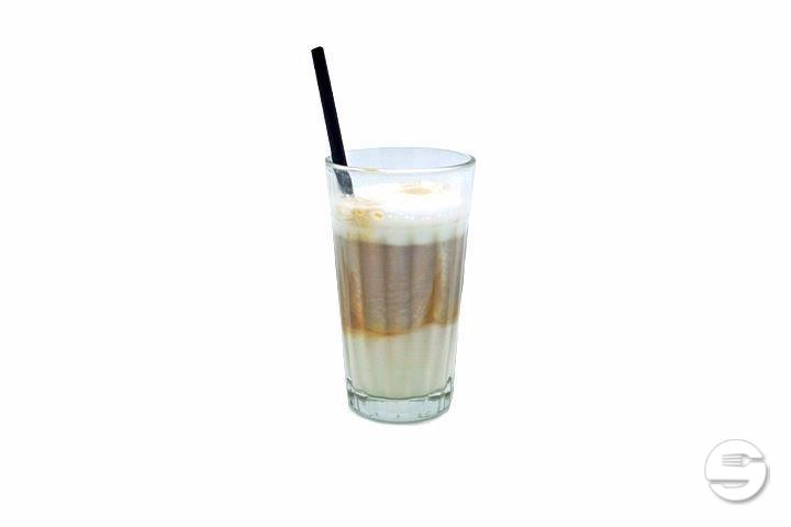 Cafe freddo (Espresso auf Eis mit kalter Milch) - Dr. Oetker Café Gugelhupf