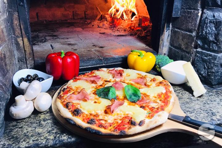 Pizza Hawaii - San Luca