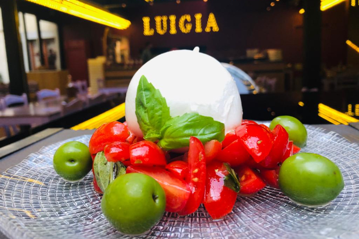Mozzarella Di Bufala Con Pomodorini - Luigia