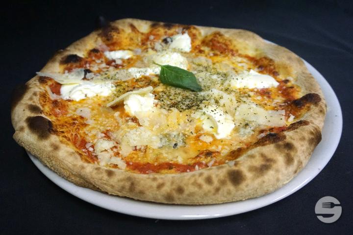 Pizza 4 Formaggi - La Fonte
