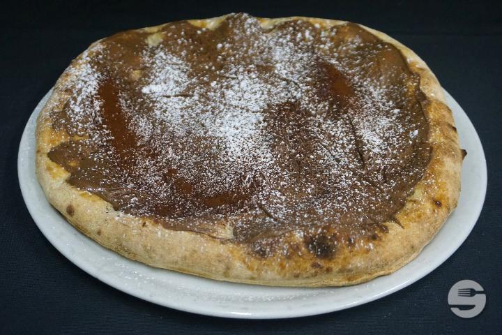 Pizza Nutella mit Nüsse - La Fonte