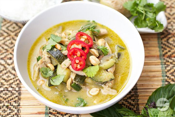 81. Gäng Khiao Waan Gai - The Lemon Grass