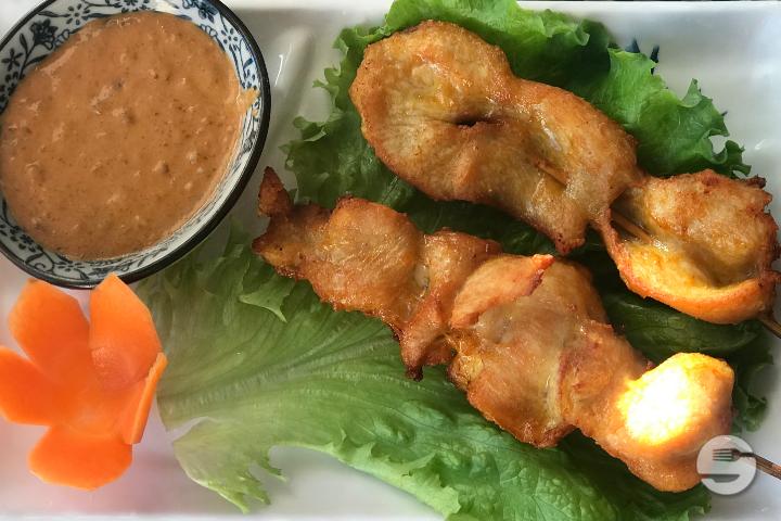 Chicken Skewer with Peanut Sauce - Maison Thaï