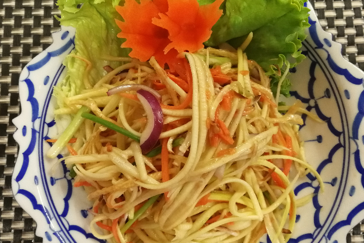 Green Mango Salad - Maison Thaï