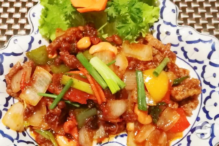 Poulet Sauté aux Noix de Cajou - Maison Thaï