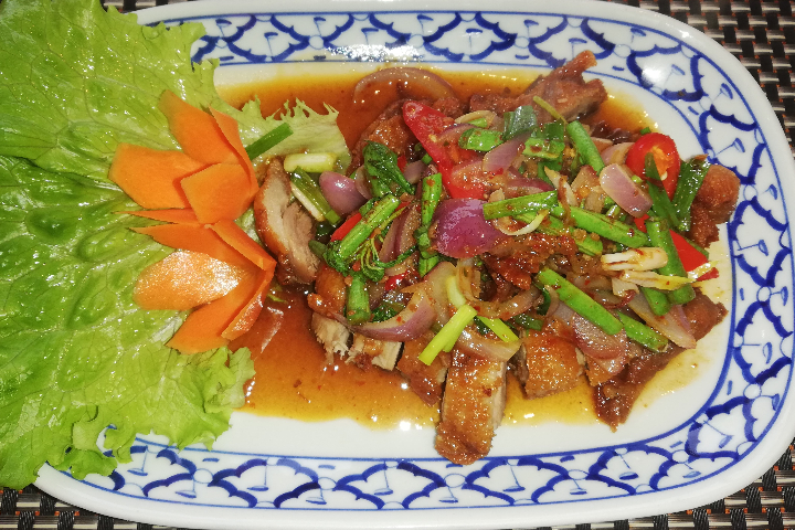 Crispy Duck with Basil - Maison Thaï
