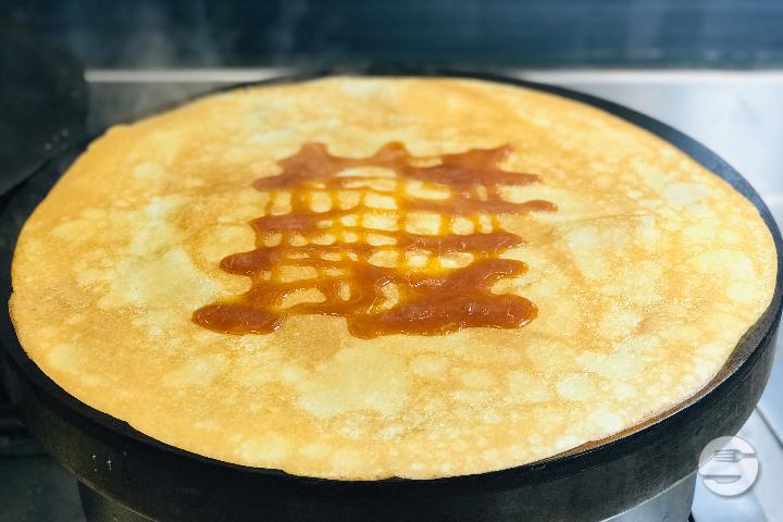 Crêpe Caramel au Beurre Salé Maison - Zeste Juice Bars