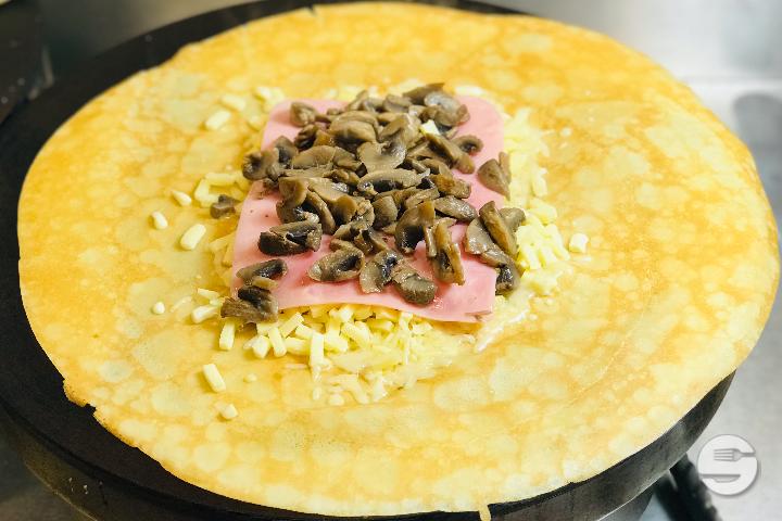 Crêpe Champignon, Fromage et Jambon - Zeste Juice Bars