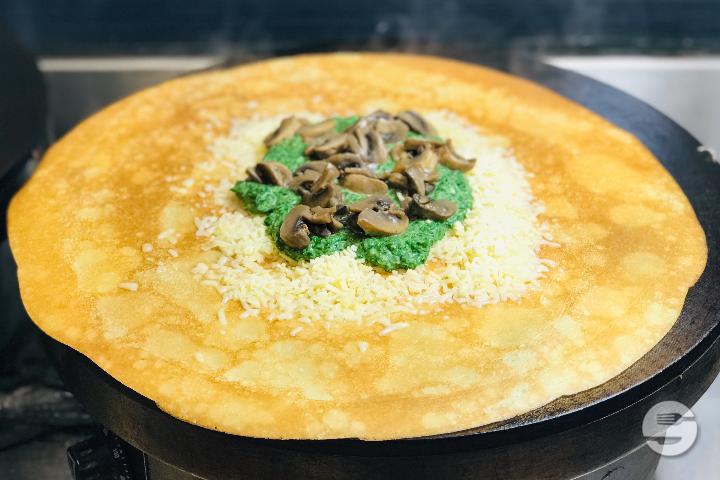 Crêpe Fromage, Epinards, Champignons - Zeste Juice Bars