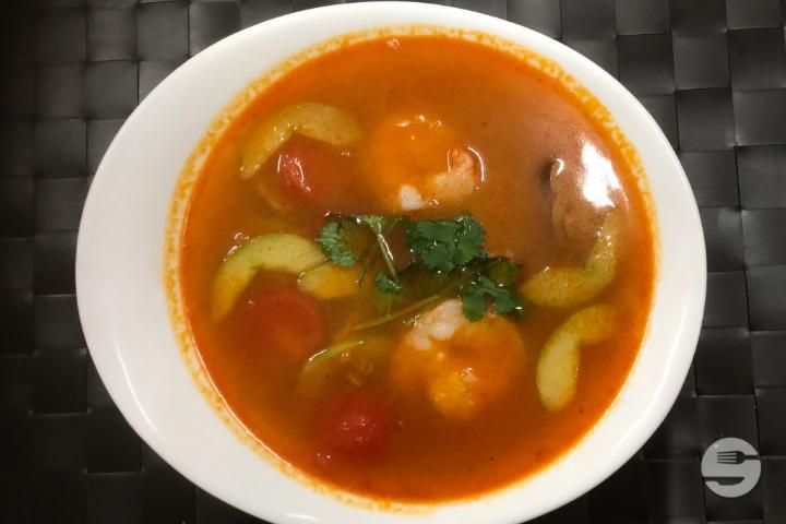 102. Potage piquant au crevette - Sunny Kong
