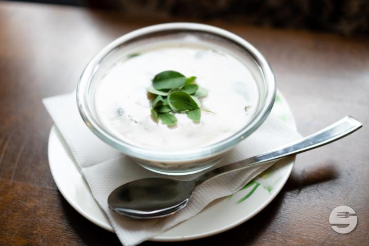 Moringa-Kanchi (Moringa-Blätter-Suppe) - Arogyam Moringa
