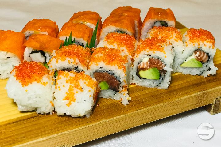 Tobiko Rolls - Huit Sushi - Restaurant Japonais