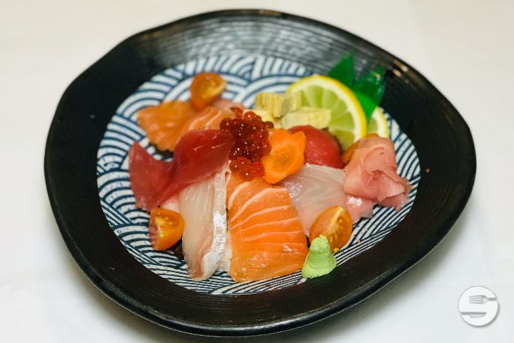 Chirashi Saumon - Huit Sushi - Restaurant Japonais