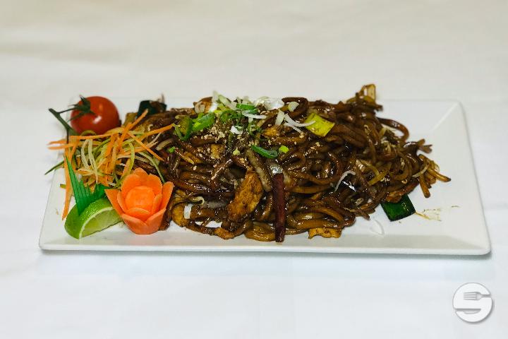P10. Yaki Udon Poulet - Huit Sushi - Restaurant Japonais