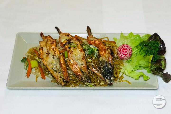 P11. Yaki Soba Crevette - Huit Sushi - Restaurant Japonais