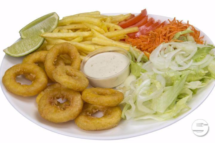 Plate Calamari, fries & salad - Royal Food
