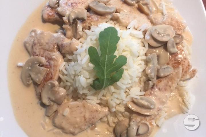 Sliced chicken with mushrooms - Avry Shop