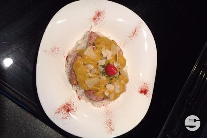 Sliced chicken with yellow curry - Avry Shop