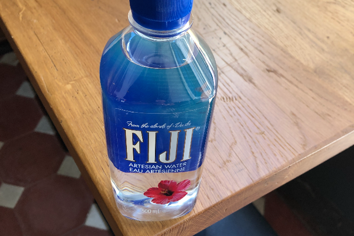 Fiji Eau Plate Artésienne - enFaim