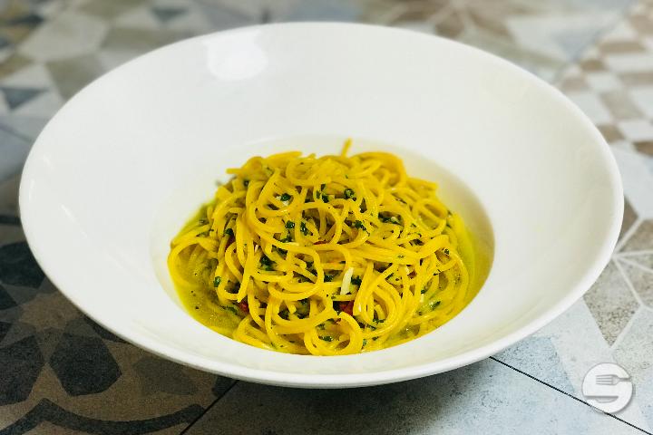 Spaghetti All'Aglio - Mamma Lisa