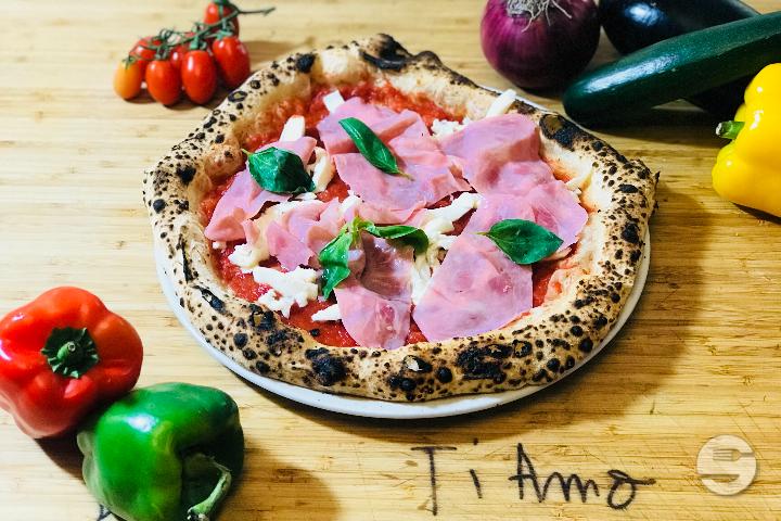 Pizza Prosciutto - Mamma Lisa
