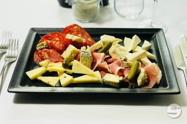Assortiment de Charcuterie et de Fromages - Nonna Gina