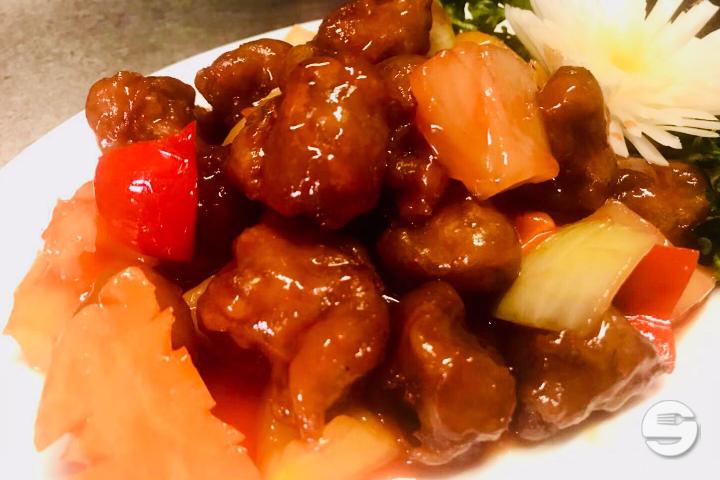 30. Poulet à la Sauce Aigre-Douce (poulet frit, sauce livrée dans un pot à part) - Aux 3 Bonheurs