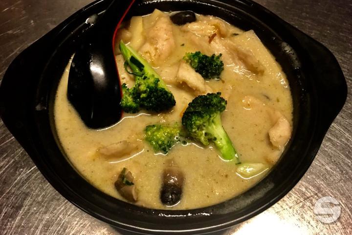 36. Poulet Sauce Curry Vert Thai - Aux 3 Bonheurs