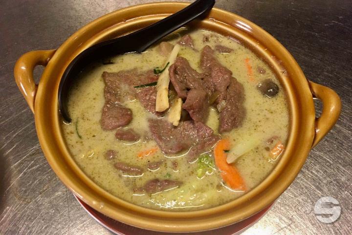 56. Boeuf sauce Curry Vert Thai - Aux 3 Bonheurs