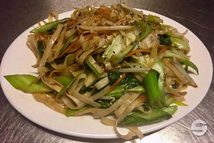 83. Nouilles Sautées au Légumes - Aux 3 Bonheurs