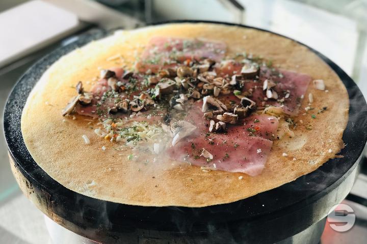 Crêpe Salée à Choix - Crêperie 7e Délice