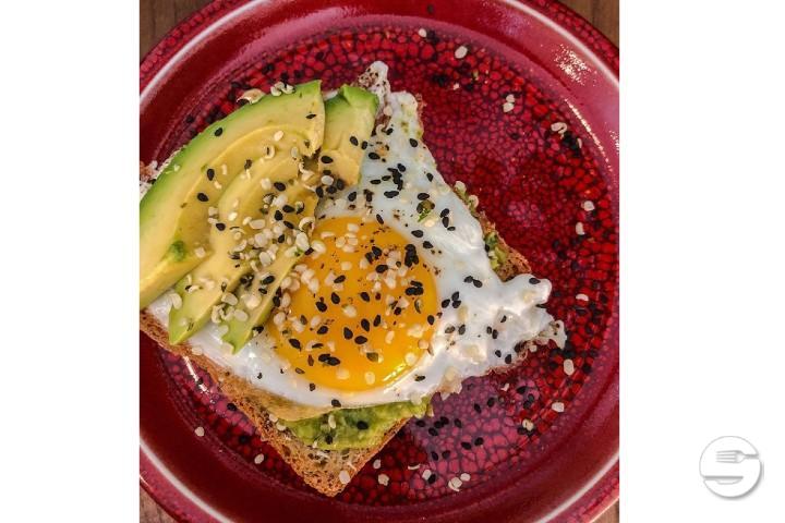 Tartine Salée Avocat, Oeuf et Dukkah - Ou Bien Encore