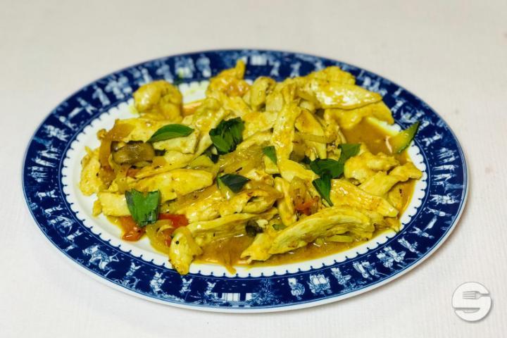 Emincé de Poulet sauté au Curry - Les Bosquets