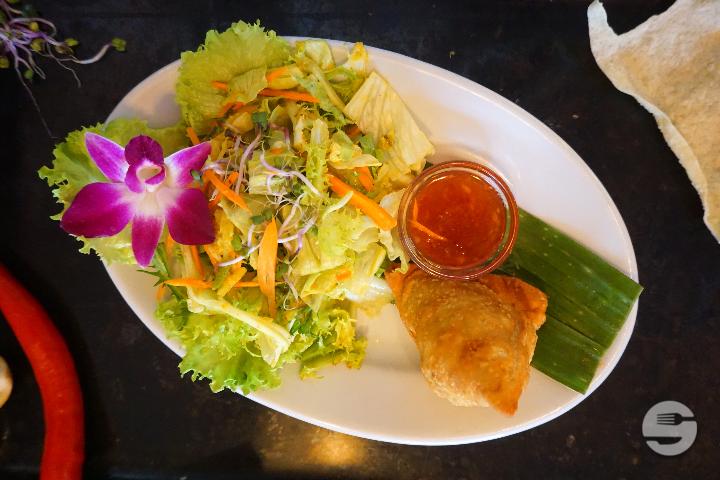 Samosa (1 piece spicy) - Tibetasia