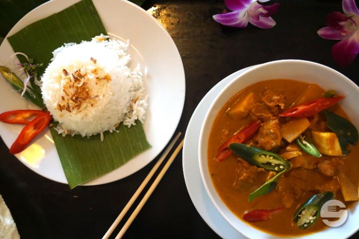 Yellow curry served with rice - Tibetasia
