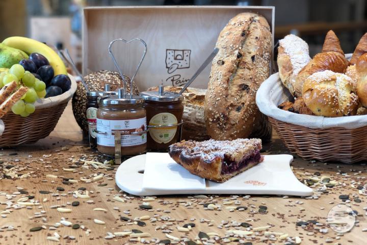 Crumble aux Fruits Rouges Cuit au Feu de Bois - Le Pain Quotidien