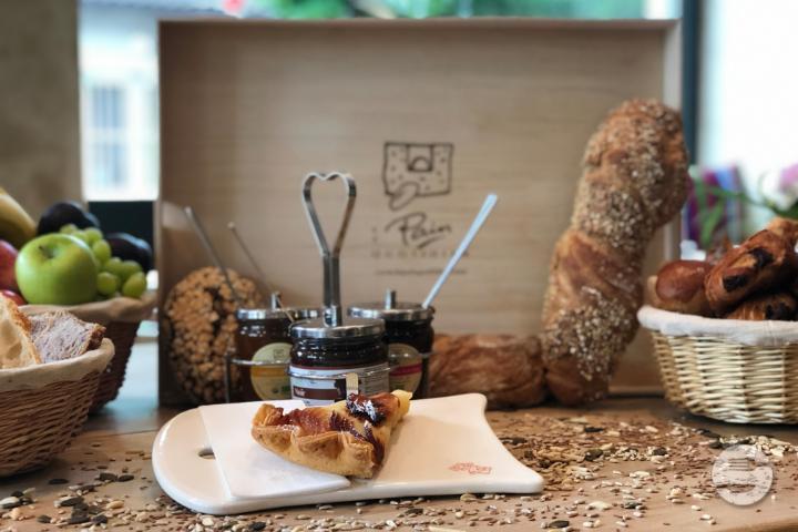 Apple Pie Cooked in a Wooden Fire - Le Pain Quotidien