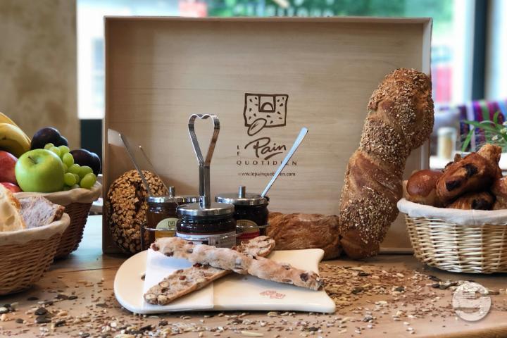 Hazelnut & Sultana Flùte - Le Pain Quotidien