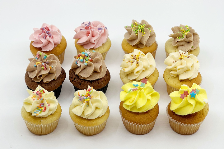 Boîte de 12 cupcakes - Royaume MELAZIC Lausanne