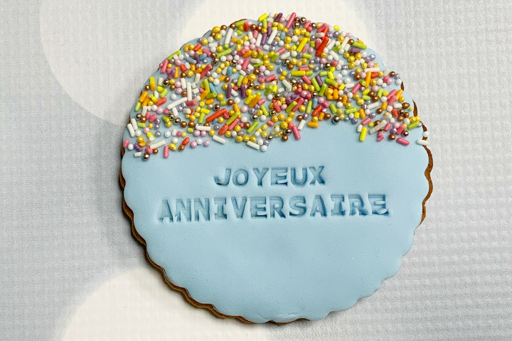 Biscuit Joyeux Anniversaire - Royaume MELAZIC Lausanne