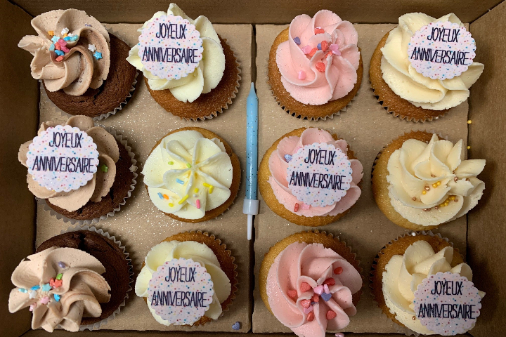 Box of 12 cupcakes "Joyeux anniversaire" - Royaume MELAZIC Lausanne