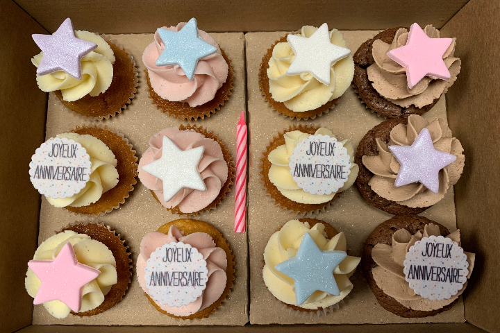 Boîte de 12 cupcakes "Joyeux anniversaire" (LIVRABLE EN 48H) - Royaume MELAZIC Lausanne