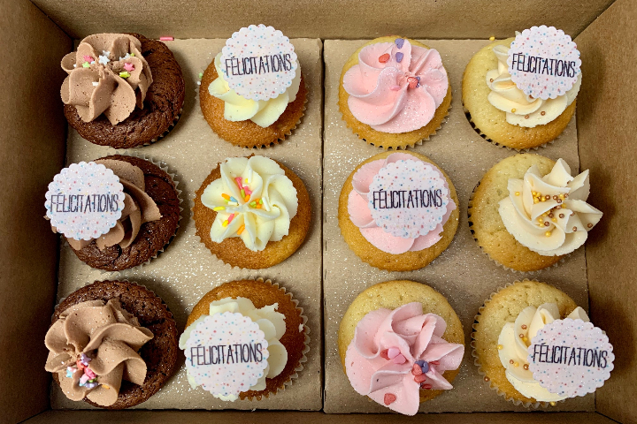 Boîte de 12 cupcakes "Félicitations" - Royaume MELAZIC Lausanne