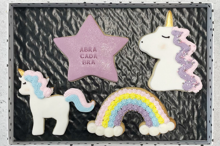 Boîte de biscuits Licornes et arc-en-ciel - Royaume MELAZIC Lausanne