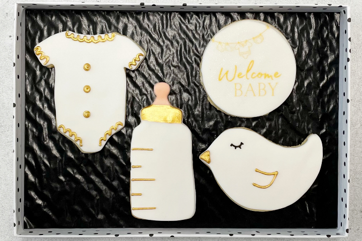 Boîte de biscuits Welcome Baby doré - Royaume MELAZIC Lausanne